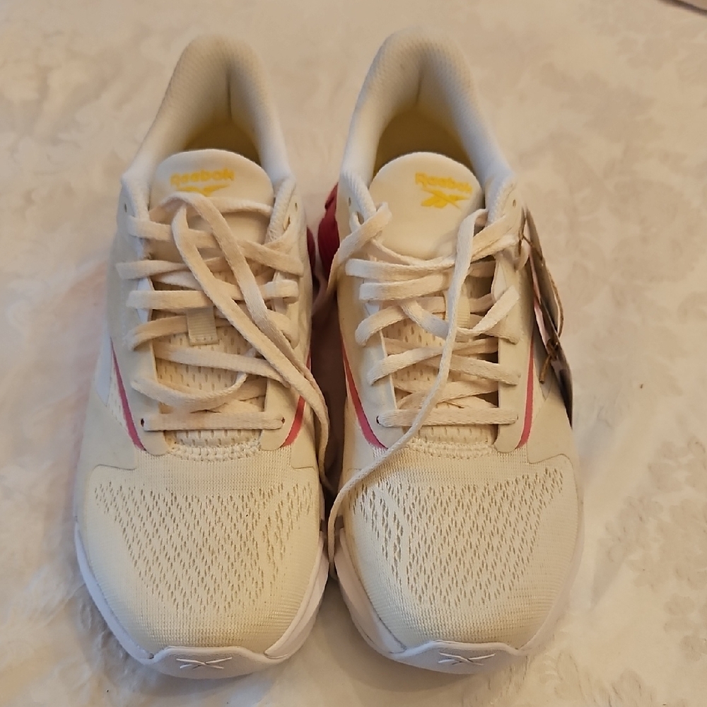 Reebok Zig Dynamica 5 Beige/White and Pink Athletic Shoes. Womens 8.5